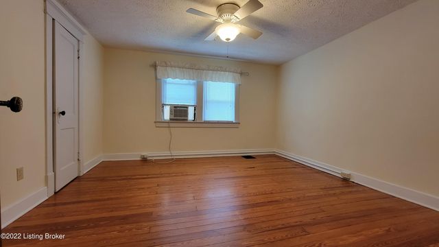 3812 Taylorsville Rd, Louisville, KY 40220