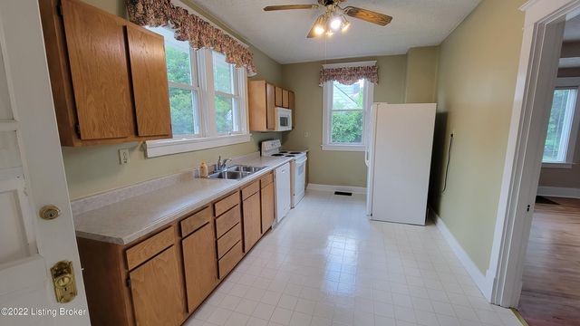 3812 Taylorsville Rd, Louisville, KY 40220