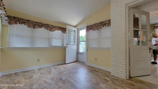 3812 Taylorsville Rd, Louisville, KY 40220