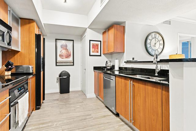 1551 N FLAGLER Drive 1005 SEASONAL, West Palm Beach, FL 33401