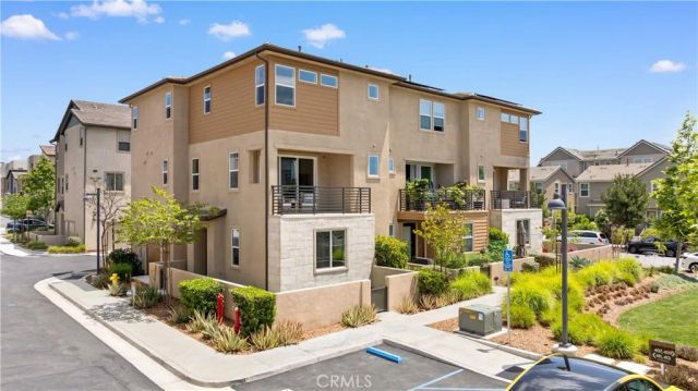 411 Chorus, Irvine, CA 92618