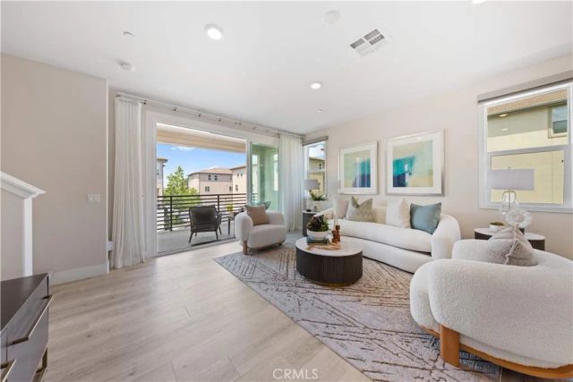 411 Chorus, Irvine, CA 92618