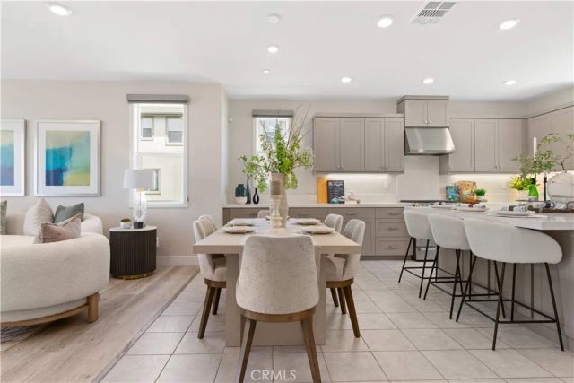 411 Chorus, Irvine, CA 92618