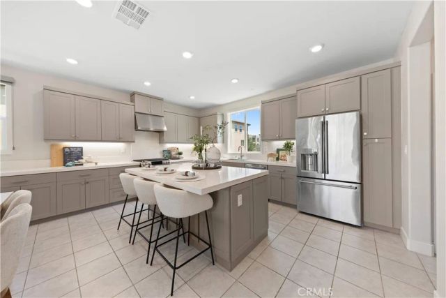 411 Chorus, Irvine, CA 92618