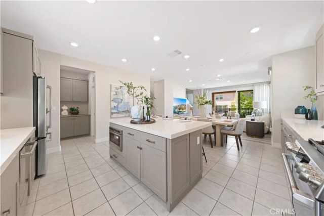 411 Chorus, Irvine, CA 92618