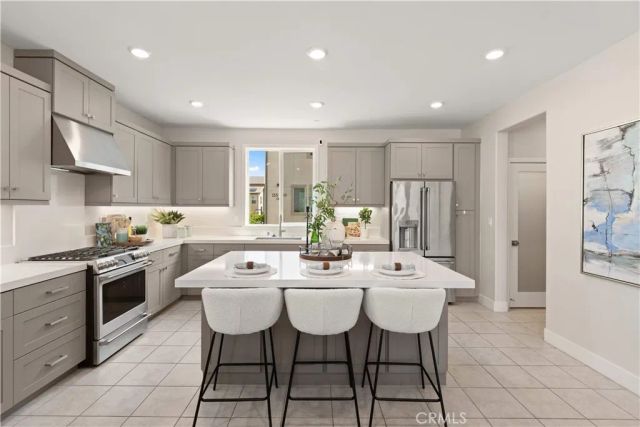 411 Chorus, Irvine, CA 92618