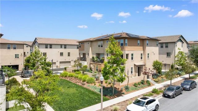 411 Chorus, Irvine, CA 92618
