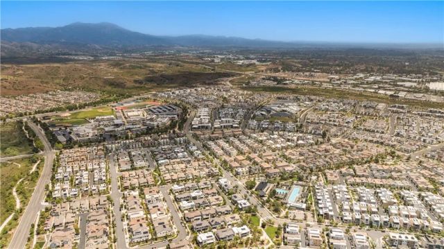 411 Chorus, Irvine, CA 92618