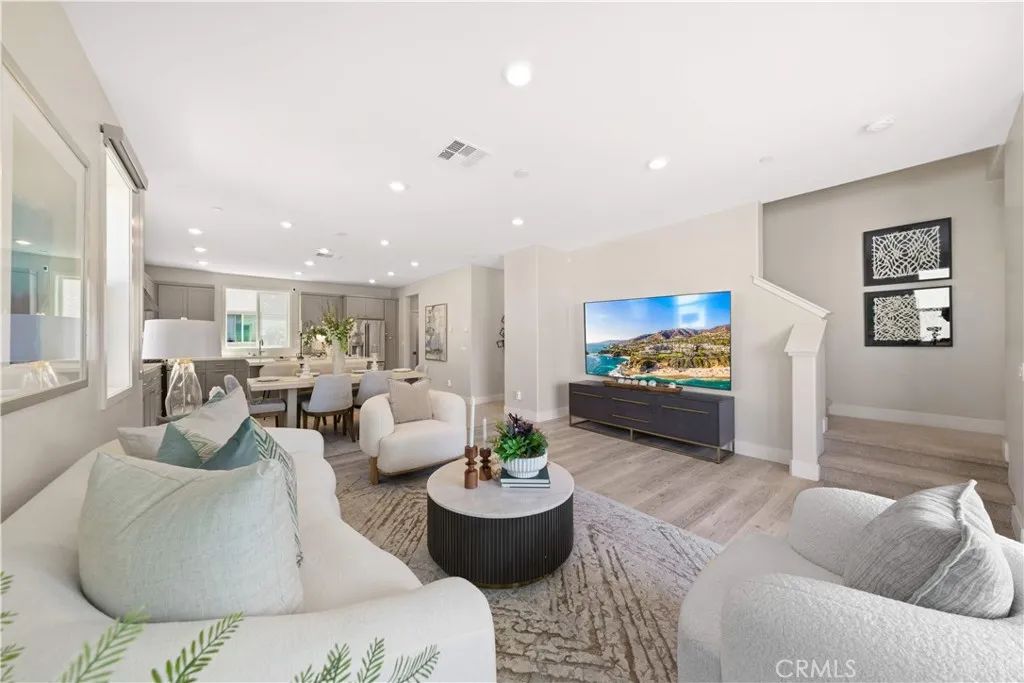 411 Chorus, Irvine, CA 92618