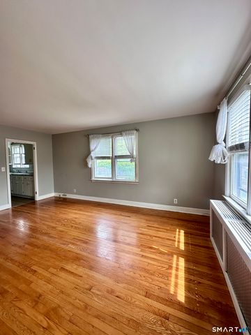 124 Harborview Avenue, Bridgeport, CT 06605