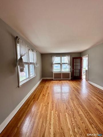 124 Harborview Avenue, Bridgeport, CT 06605