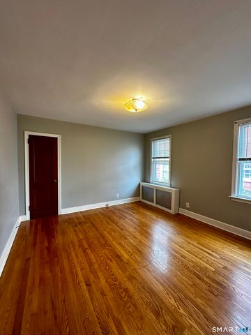 124 Harborview Avenue, Bridgeport, CT 06605