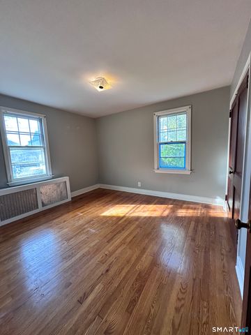 124 Harborview Avenue, Bridgeport, CT 06605