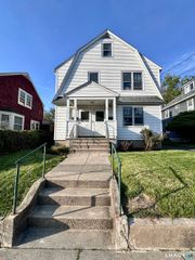 124 Harborview Avenue, Bridgeport, CT 06605