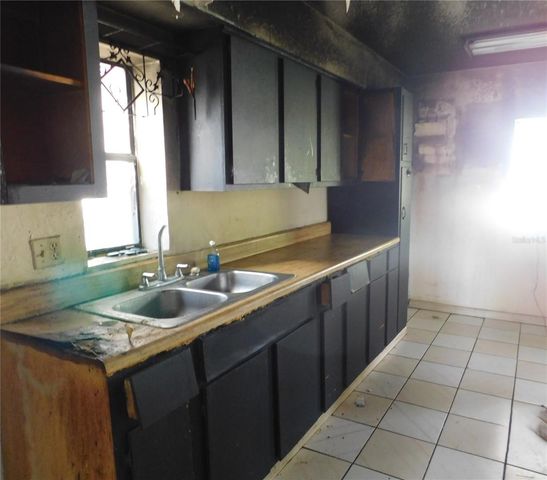 2002 E OKALOOSA AVENUE, Tampa, FL 33604