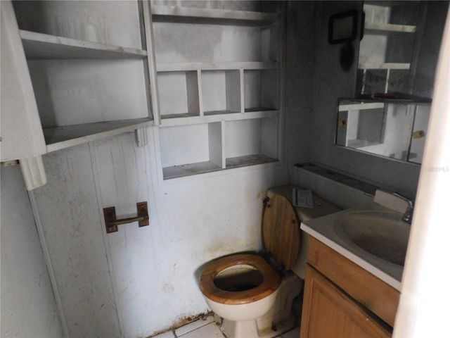 2002 E OKALOOSA AVENUE, Tampa, FL 33604