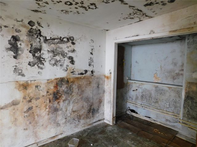 2002 E OKALOOSA AVENUE, Tampa, FL 33604