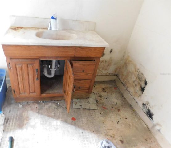 2002 E OKALOOSA AVENUE, Tampa, FL 33604