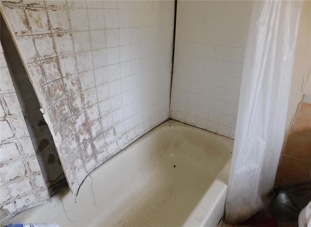 2002 E OKALOOSA AVENUE, Tampa, FL 33604