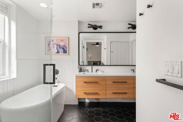 6020 Seabluff Drive 131, Playa Vista, CA 90094