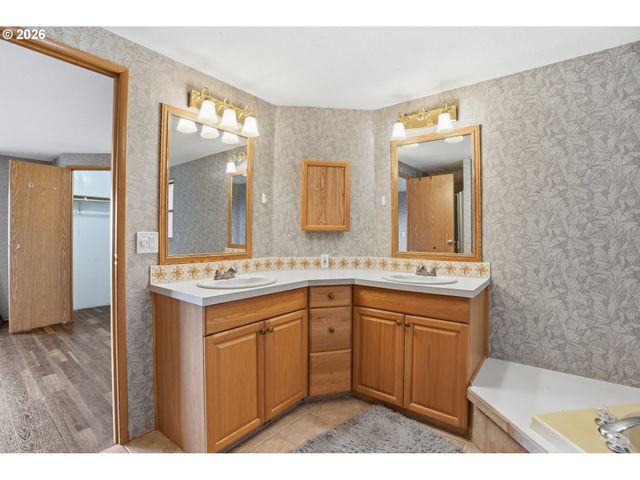 144 ANGELS Ln, Kalama, WA 98625