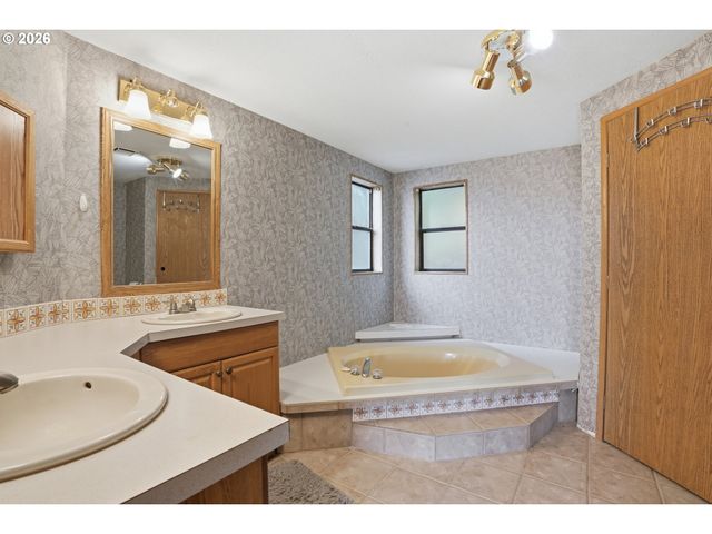 144 ANGELS Ln, Kalama, WA 98625