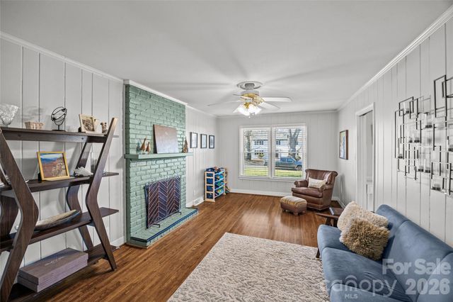 1217 Old Farm Road, Charlotte, NC 28226