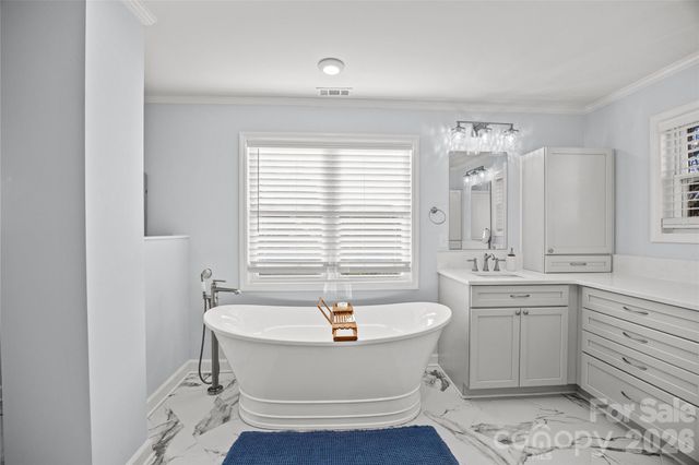 1217 Old Farm Road, Charlotte, NC 28226