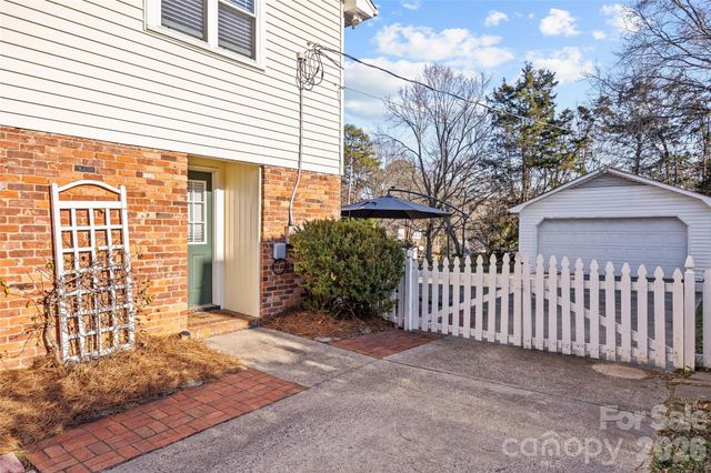 1217 Old Farm Road, Charlotte, NC 28226