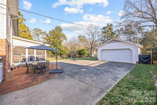 1217 Old Farm Road, Charlotte, NC 28226