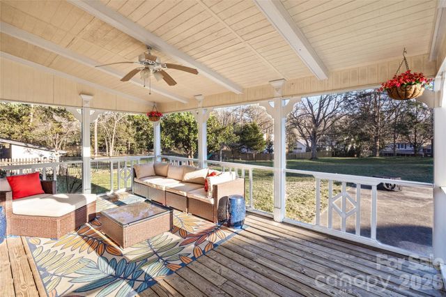 1217 Old Farm Road, Charlotte, NC 28226