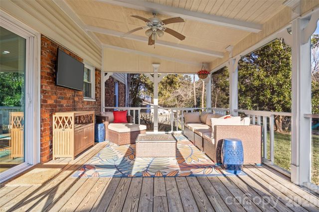 1217 Old Farm Road, Charlotte, NC 28226