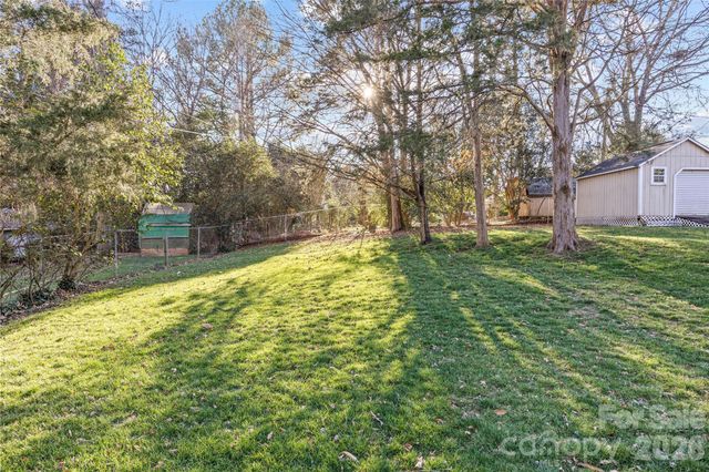 1217 Old Farm Road, Charlotte, NC 28226