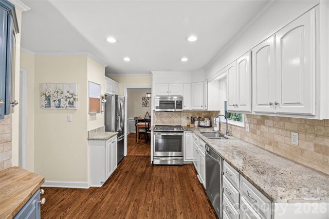 1217 Old Farm Road, Charlotte, NC 28226