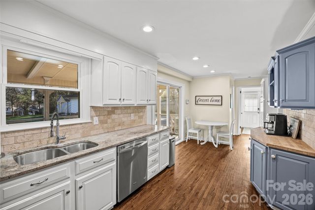 1217 Old Farm Road, Charlotte, NC 28226