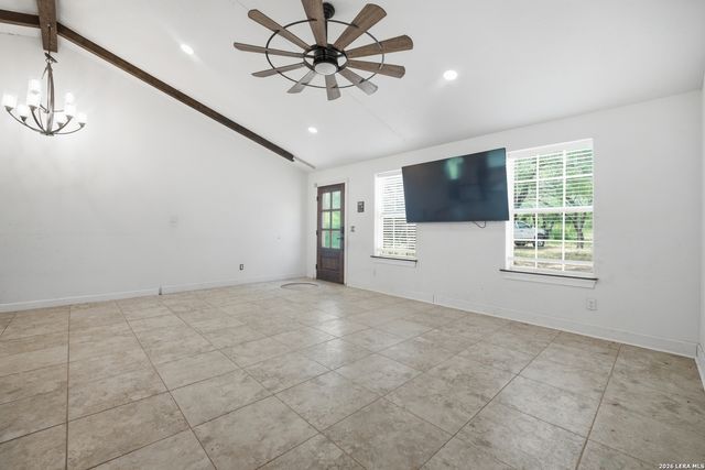 909 County Road 669, Devine, TX 78016