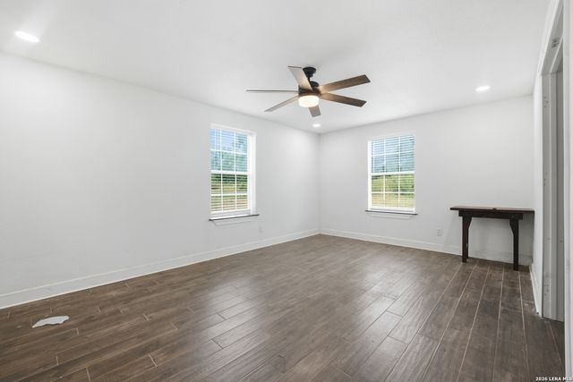 909 County Road 669, Devine, TX 78016