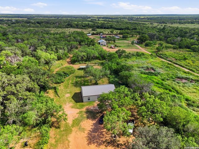 909 County Road 669, Devine, TX 78016