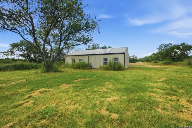 909 County Road 669, Devine, TX 78016