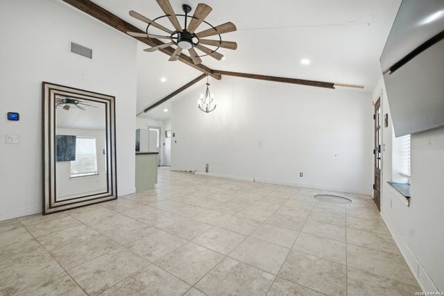909 County Road 669, Devine, TX 78016