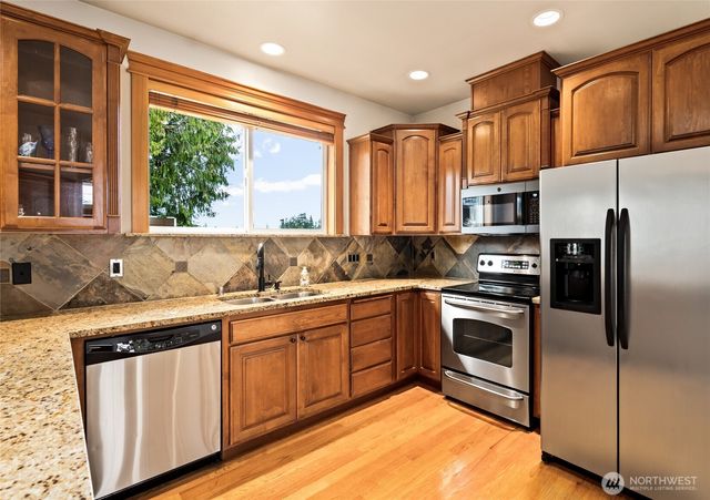 1140 Matterhorn Loop, Camano Island, WA 98282