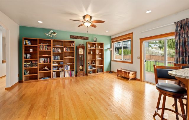 1140 Matterhorn Loop, Camano Island, WA 98282