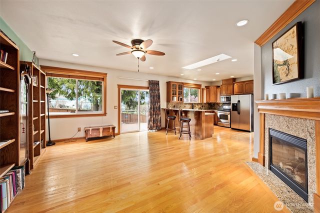 1140 Matterhorn Loop, Camano Island, WA 98282