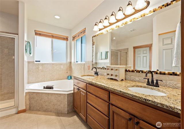 1140 Matterhorn Loop, Camano Island, WA 98282