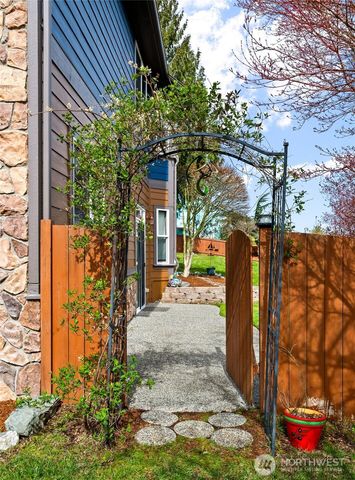 1140 Matterhorn Loop, Camano Island, WA 98282