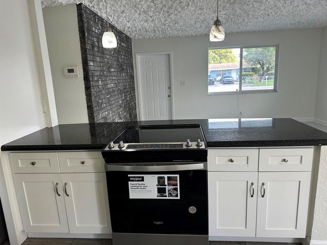 2811 NW 8th Street, Pompano Beach, FL 33069