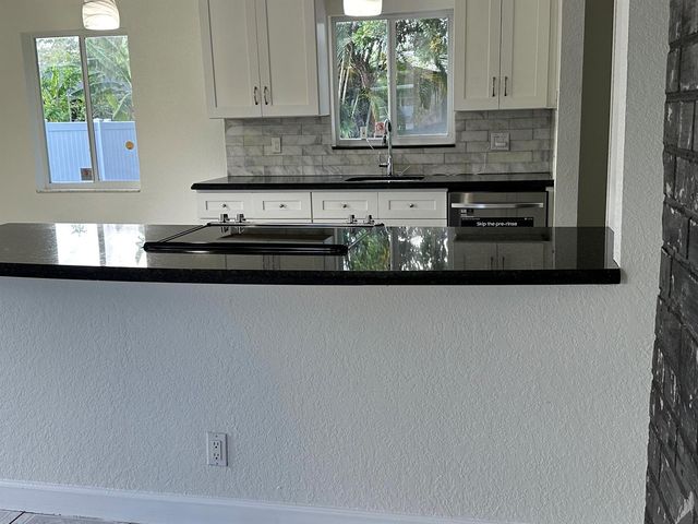 2811 NW 8th Street, Pompano Beach, FL 33069