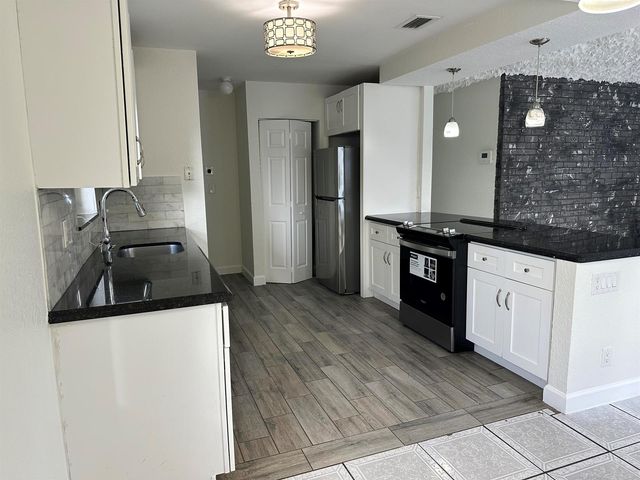 2811 NW 8th Street, Pompano Beach, FL 33069