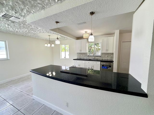 2811 NW 8th Street, Pompano Beach, FL 33069