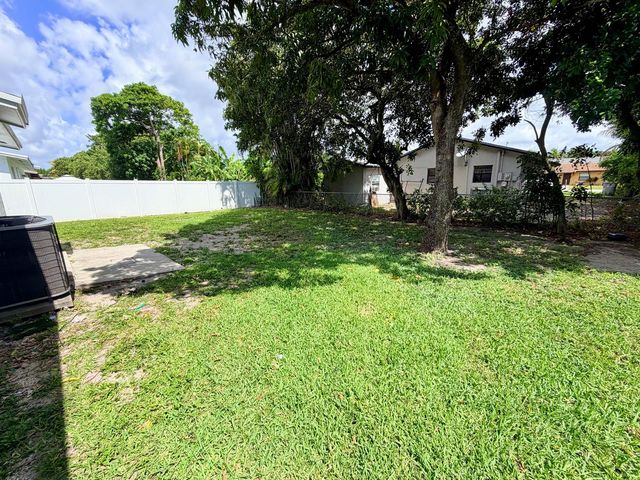 2811 NW 8th Street, Pompano Beach, FL 33069